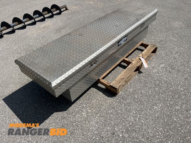 Lot 30-2324 - Daws SEC Truck tool box, aluminum