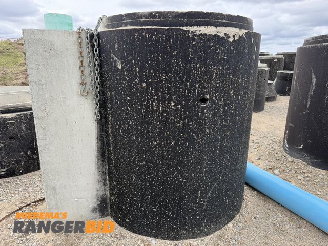Lot 30-5862 - (1) 64" tall concrete manhole tube with 4' entry and steps.