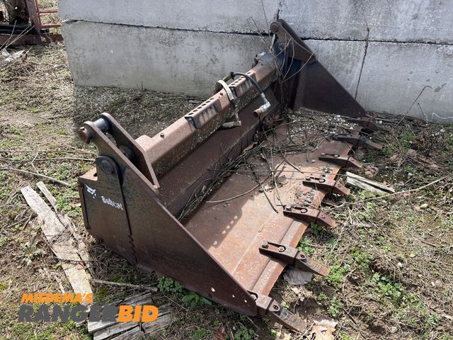 Lot 30-4295 - Bobcat 68 Combo Bucket 66" Quick Attach Hydraulic Powered Clamshell
