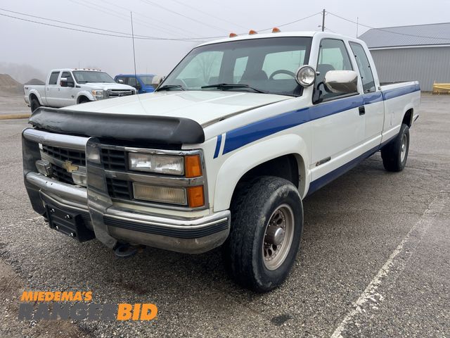 Lot 30-4587 - 1993 Chevrolet GMT-400 Extended Cab Pickup Truck 4x4