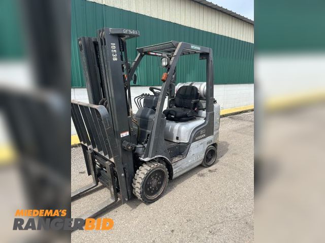 Lot 30-2115 - Nissan A25lv Forklift Nissan forklift 
5000 LBS capacity 
3 stage with side shift 
Run and drive 
se...