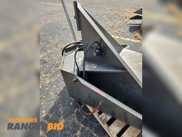 Lot 30-1102 - Pneumatic Gaylord tipper, used