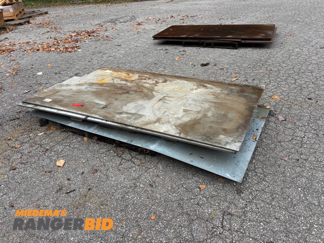 Lot 30-51 - Lot of Stainless Steel Sheets / Plates.  Misc. thicknesses and cutouts.  Not complete 4x8 sheets.