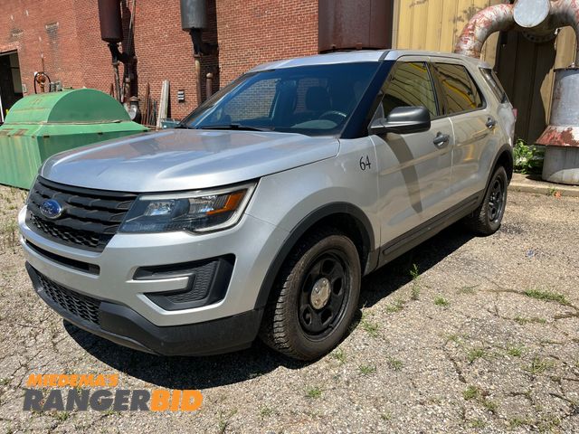 Lot 30-3549 - 2016 Ford Explorer with a 3.7L V6 DOHC 24V engine. SUV AWD