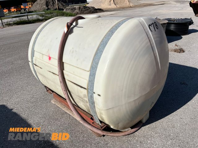 Lot 30-656 - 500 gallon tank holds water.