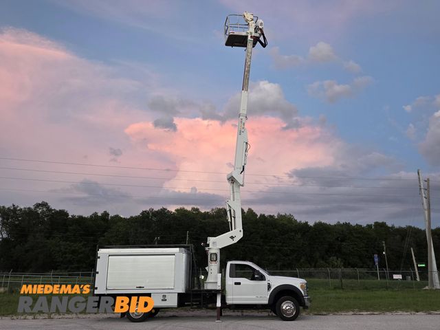 Lot 30-11289 - 2017 FORD F-550 Bucket Boom Utility Service Truck (UNDER CDL) The Signalier ATR-45' boom has a worki...