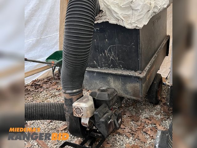 Lot 30-9805 - Craftsman Leaf Vacuum Shredder Towable leaf vacuum trailer