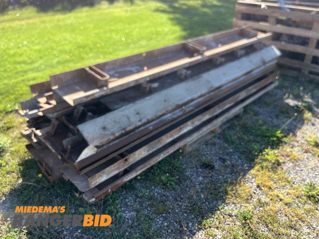 Lot 30-10677 - Pallet of Concrete Forms See pics for sizes