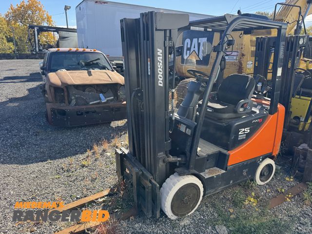 Lot 30-1015 - Doosan GC25P-5 Forklift SN # FGA0R-1290-00496, 4450 lb max load, hrs unknown.  Said to run and opera...
