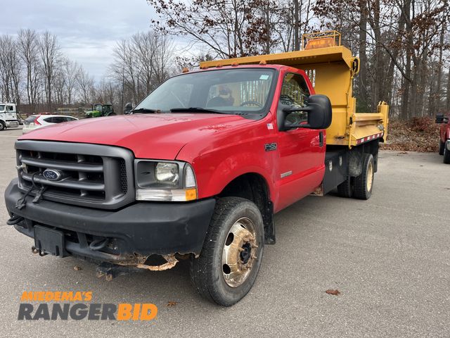 Lot 30-4998 - 2004 Ford F-450 Regular Cab Dump Bed Pickup Truck 4x4