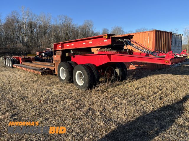 Lot 30-11047 - 1979 Rogers Lowboy Trailer Detachable with 3 hydraulic cylinders, with Jeep Dolly