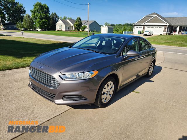 Lot 30-1595 - 2014 Ford Fusion Sedan FWD