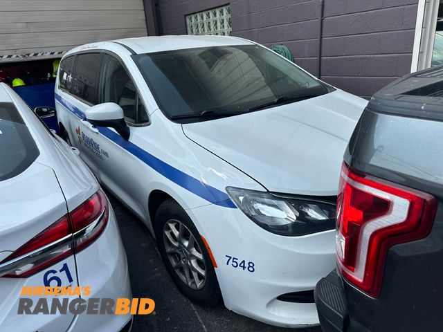 Lot 30-3258 - 2017 Chrysler Pacifica Touring L SUV FWD