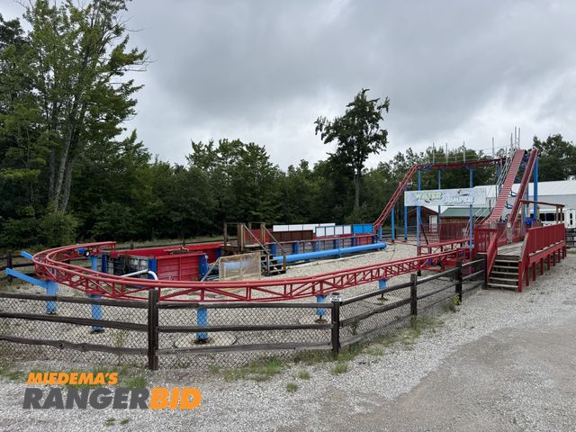 Lot 30-54619 - Fabri Water Jumper Coaster / Splash Ride with Splash Car