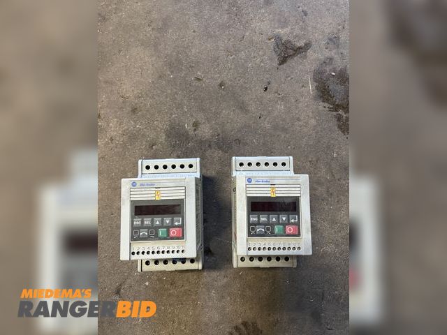 Lot 30-10590 - 2 Allen Bradley 160-BA01NPS1 1/2 HP A pair of Allen Bradley 1/2HP AC Frequency Drives.  380-460V 3 p...