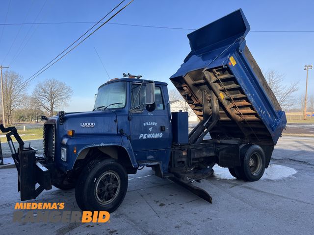 Lot 30-4950 - 1994 Ford L8000 4x2 47,576 miles Dump Truck