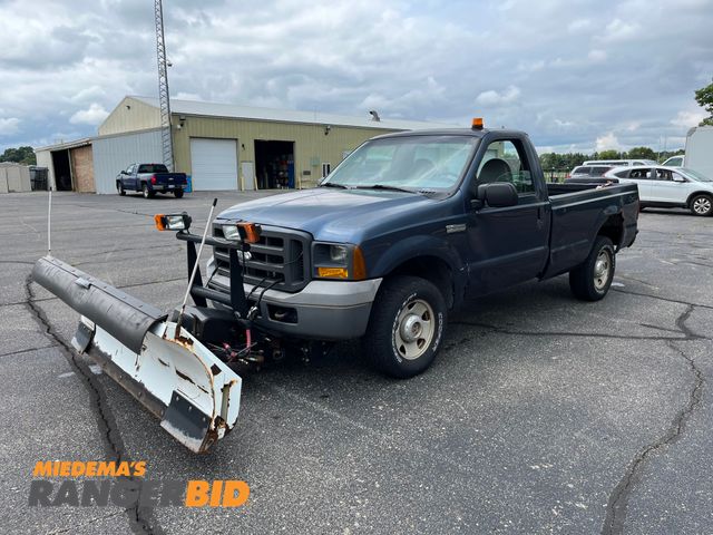 Lot 30-3327 - 2005 Ford F-250 Super Duty with Plow and Salter Regular Cab Long Box Pickup Truck 4x4