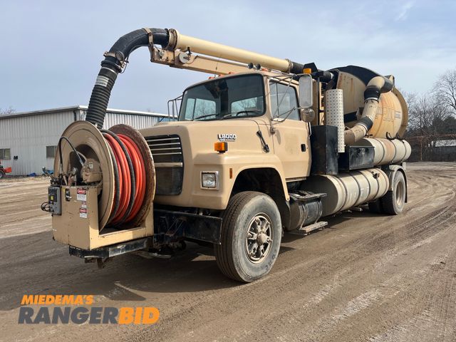 Lot 30-469 - 1993 Ford Vactor 2100 LN8000F with a 8.3L L6 4x2 Jetter / Vac  In good working condition.