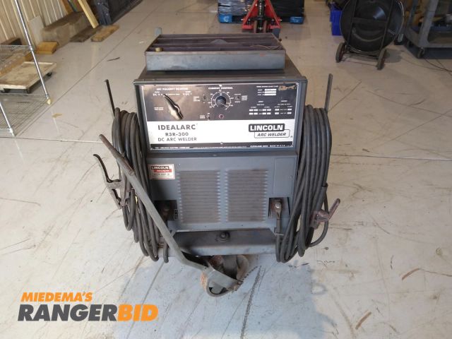 Lot 30-20 - Lincoln R3R-300 Ideal Arc Class I Arc Welder DC 3 Phase 240V 300A / 40V on Cart. Leads need to be re...
