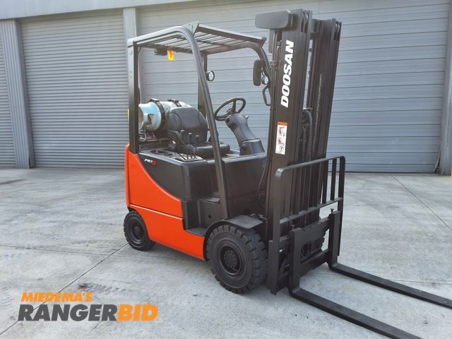 Lot 30-261 - 2017 Doosan 3,500lbs Capacity Pneumatic  Forklift  - See Video for Operation