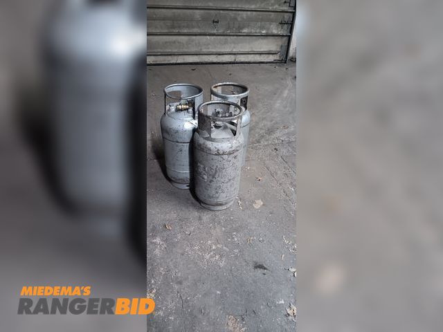 Lot 30-10094 - Set of (3) 20lb Forklift Propane Tanks