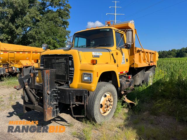 Lot 30-3525 - 1996 Ford L8000F with a 8.3L L6 DIESEL engine. Dump Truck