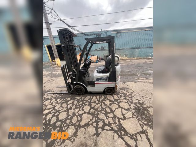 Lot 30-1781 - Nissan Mcpl01a15lv Forklift Nissan forklift 
3000 LB capacity 3 stage with side shift 
Run and driver 
See video under...