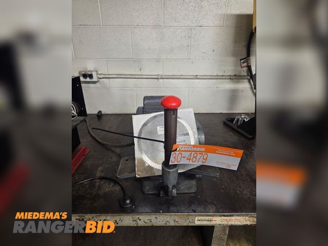 Lot 30-4879 - Electric house cutter with new blade. Excellent working condition.