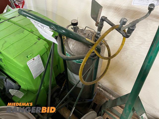 Lot 30-357 - Lab Safety Supply Portable eye and face wash unit with cylinder dolly