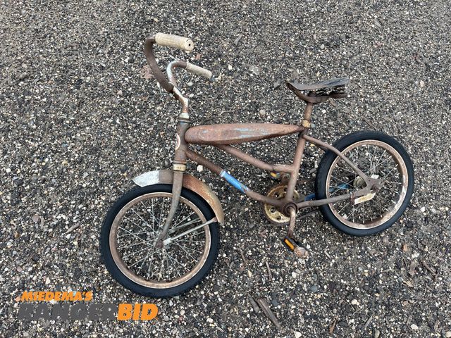 Lot 30-1750 - Ross Child's bike