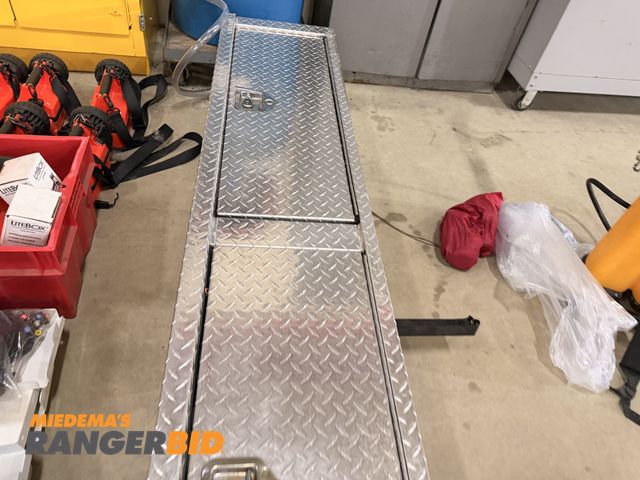 Lot 30-3309 - Truck tool box