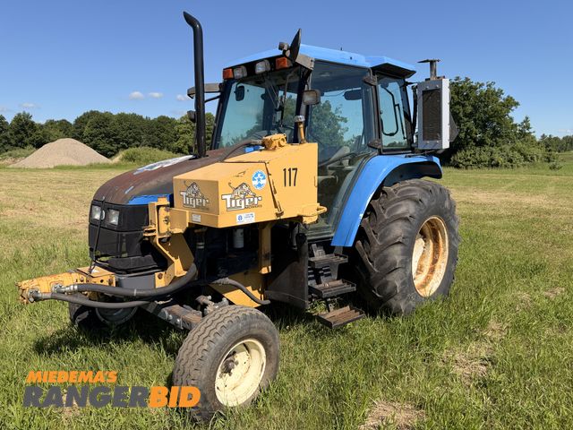 Lot 30-3987 - New Holland TS110 Tractor