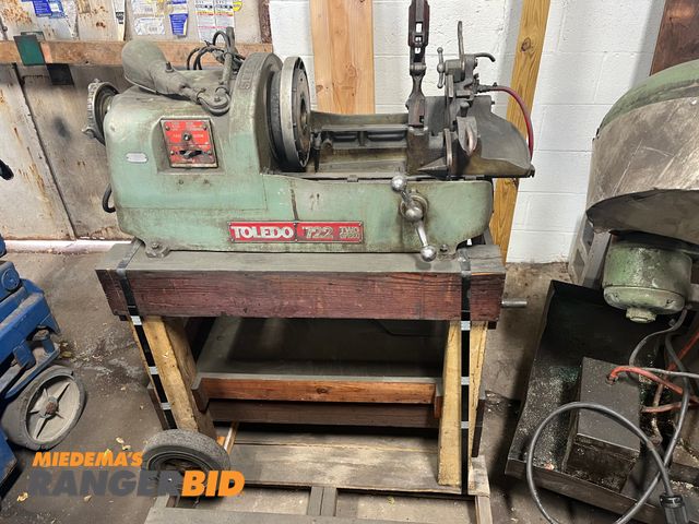 Lot 30-14 - 1 Toledo 722 Pipe Threader Electric Powered Single Phase Toledo 722 Pipe Threader 722 Two Speed Pipe Threader with die

Pickup by appointment only
Can load on open truck or trailer