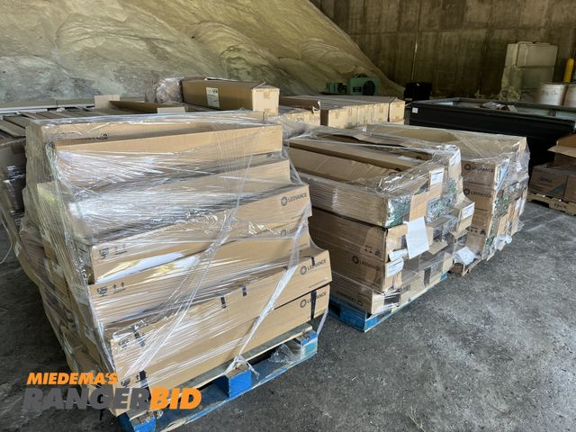 Lot 30-2349 - (6) Pallets 4' fluorescent bulbs