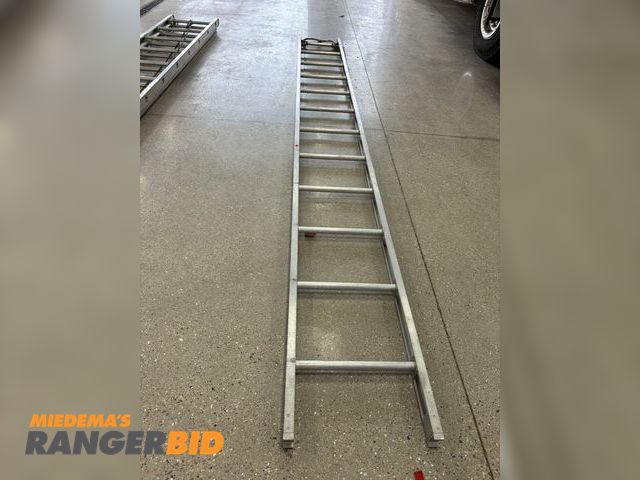 Lot 30-10028 - 14' Aluminum Roof Ladder