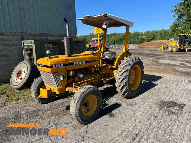 Lot 30-3129 - Ford 2910 BA414C Tractor