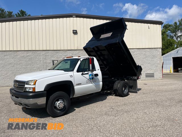 Lot 30-3826 - 2005 Chevrolet Silverado 3500 with a 6.0L V8 OHV 16V engine. With 84,475 miles Regular Cab Dump Bed Pickup Truck 4x4