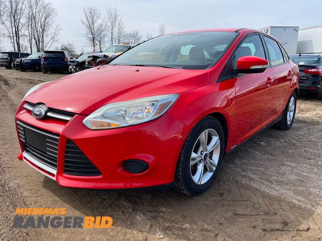 Lot 30-458 - 2014 Ford Focus with a 2.0L L4 DOHC 16V engine. SE with 48479 miles Sedan FWD