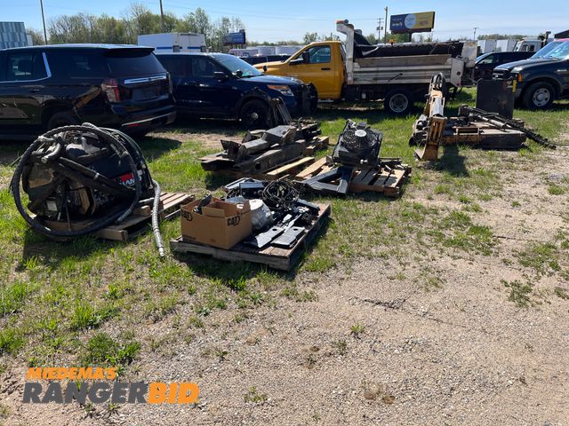 Lot 30-2213 - Alamo Axetreme 225 Boom Mower. Comes with all the parts shown