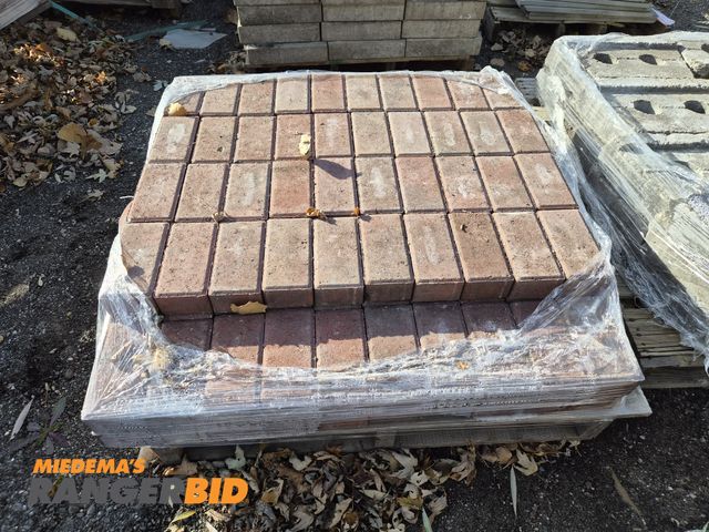 Lot 30-1288 - Holland Stone Pavers, approx. 30 square. ft