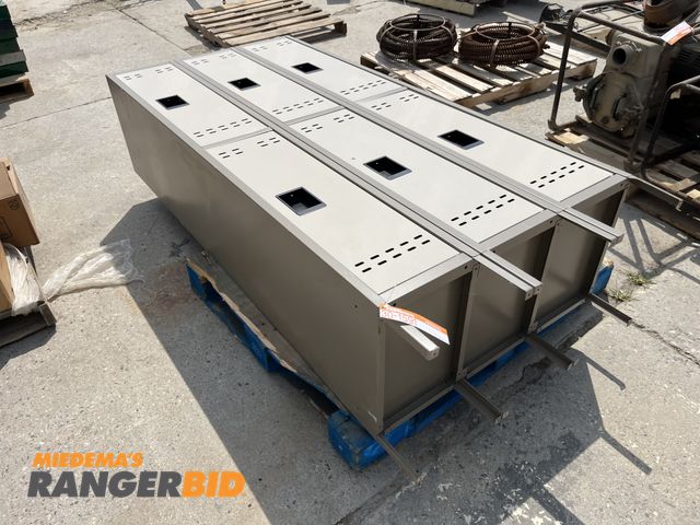 Lot 30-1591 - Set of 6 lockers