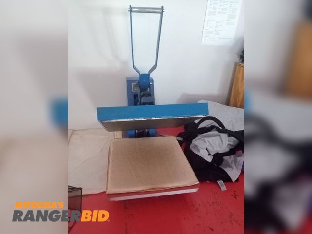 Lot 30-1007 - 1 Pro World Transpro  MP996 Heat Transfer Press 15 x15 Heat transfer press for T-shirt