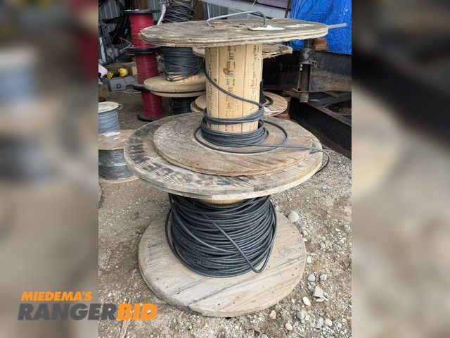 Lot 30-5759 - Lot including (1) spool of Service Pro-X, 2 gauge (33,GMM2 U-2 or RHW-2) gas and oil resistant RW901...