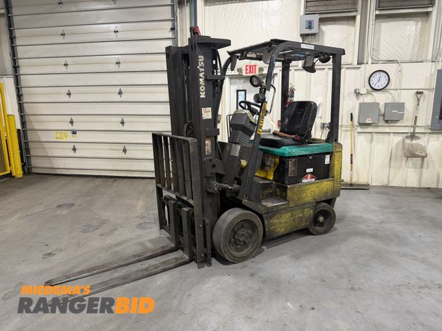 Lot 30-5057 - Komatsu FB25SH-5 Electric Forklift 36V, 4,160 Lb. Capacity, Solid Tires, 3 Stage Mast, Lift, Tilt, S...