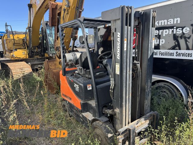 Lot 30-1018 - 2015 Doosan GC25E-5 Forklift 5000# max load capacity, 189" max lift height, 3-stage mast, side shift...