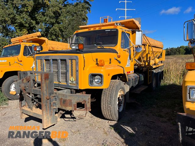 Lot 30-2941 - 1998 International 2654 6X4 with a 7.6L L6 DIESEL engine. Dump Truck •	Municipality owned, regularly serviced, and well maintained.
•	See downloadable video fo...