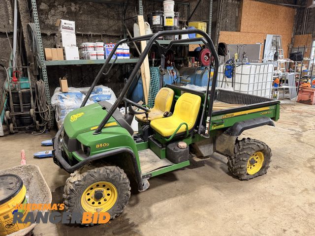 Lot 30-11520 - 2005 John Deere Gator 850D XUV UTV
