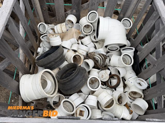 Lot 30-5826 - (1) crate of assorted PVC connectors, curves, reducers, threaded reducers, etc., most are 4", includ...