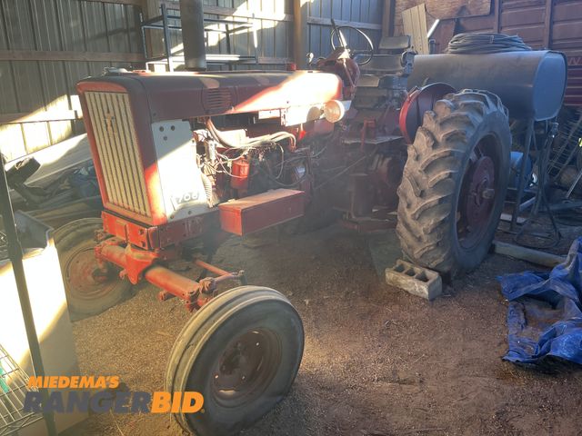 Lot 30-2049 - F 706 International Harvester Tractor PLEASE NOTE UPDATE ON THIS...
Unable to get it started, turns ...