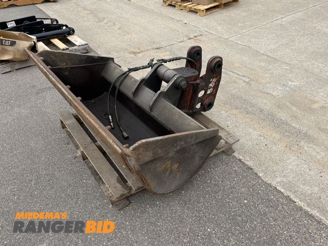 Lot 30-1718 - Gannon Bucket with mount 46"